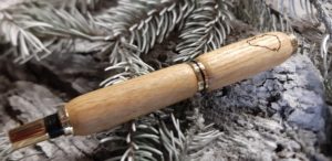 stylo en bois d'acacia
